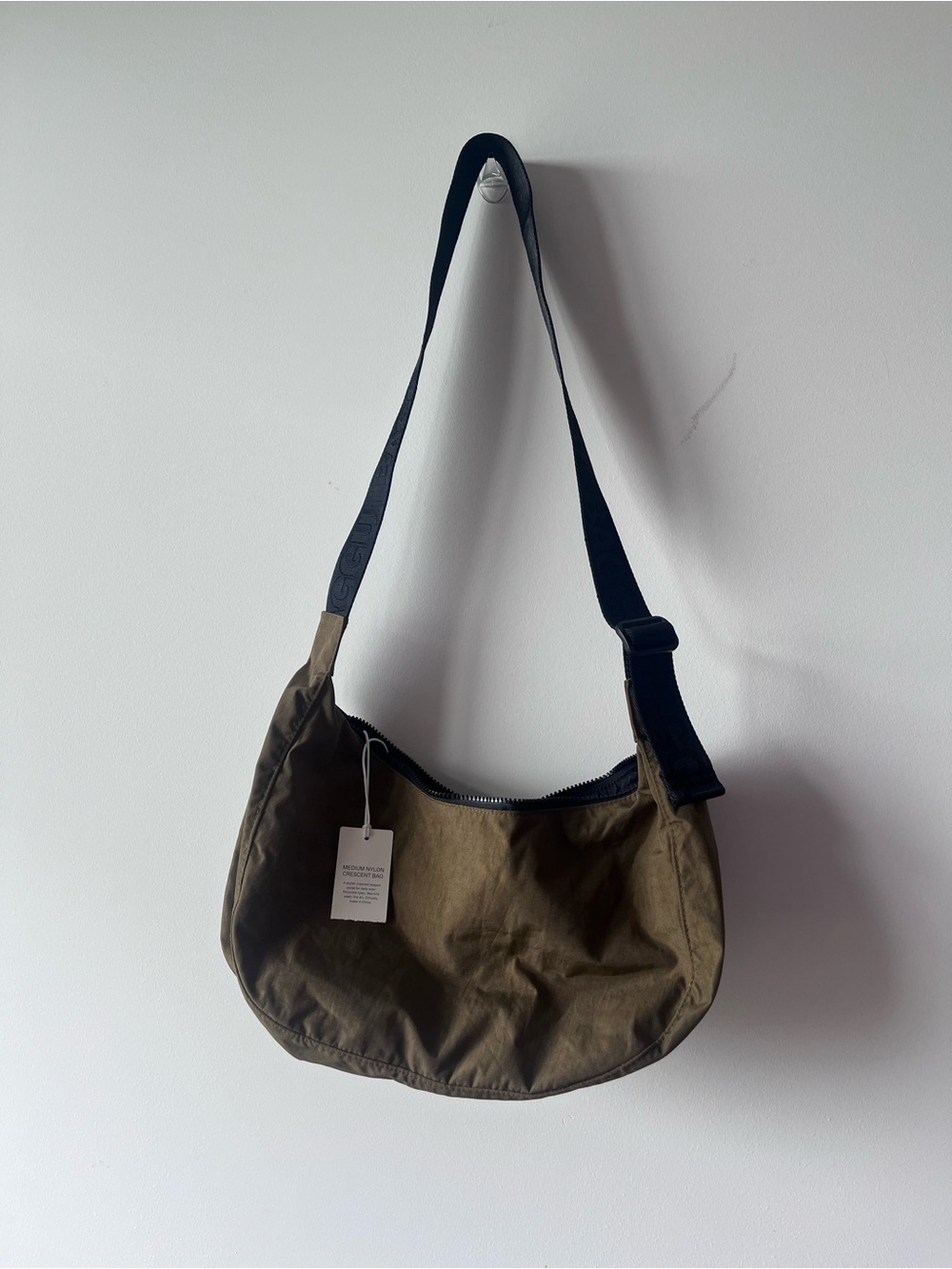 NEW BAGGU Medium Nylon Crescent Bag Olive Green